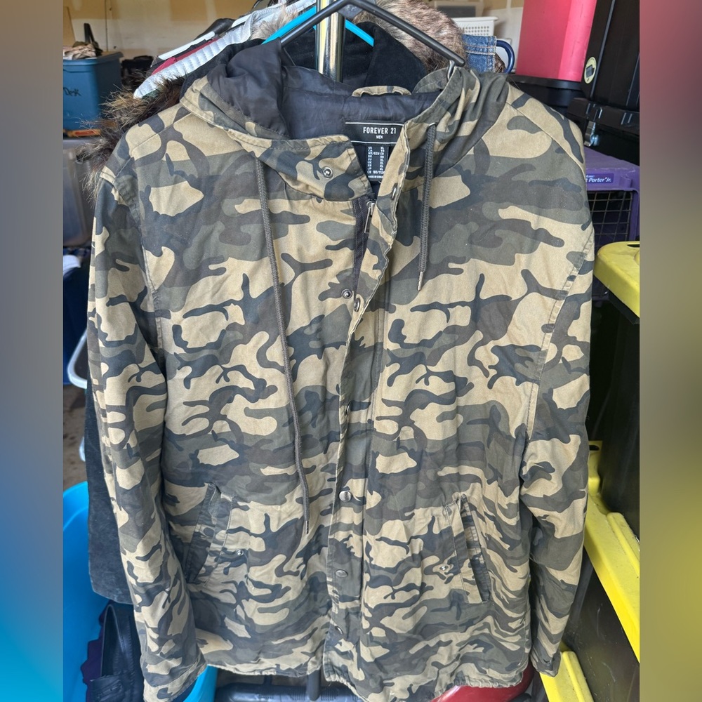 Forever 21 Men’s Camo Lightweight Hooded Jacket